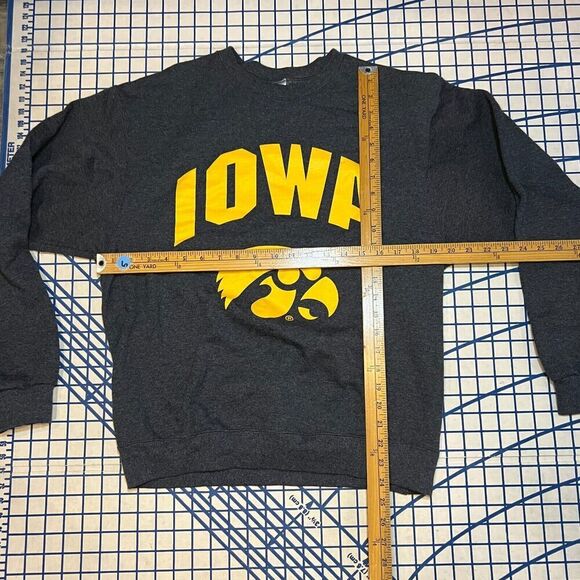 Iowa Hawkeyes Sweatshirt Size Medium Gray Big Logo NCAA Football Long Sleeve - Picture 5 of 5